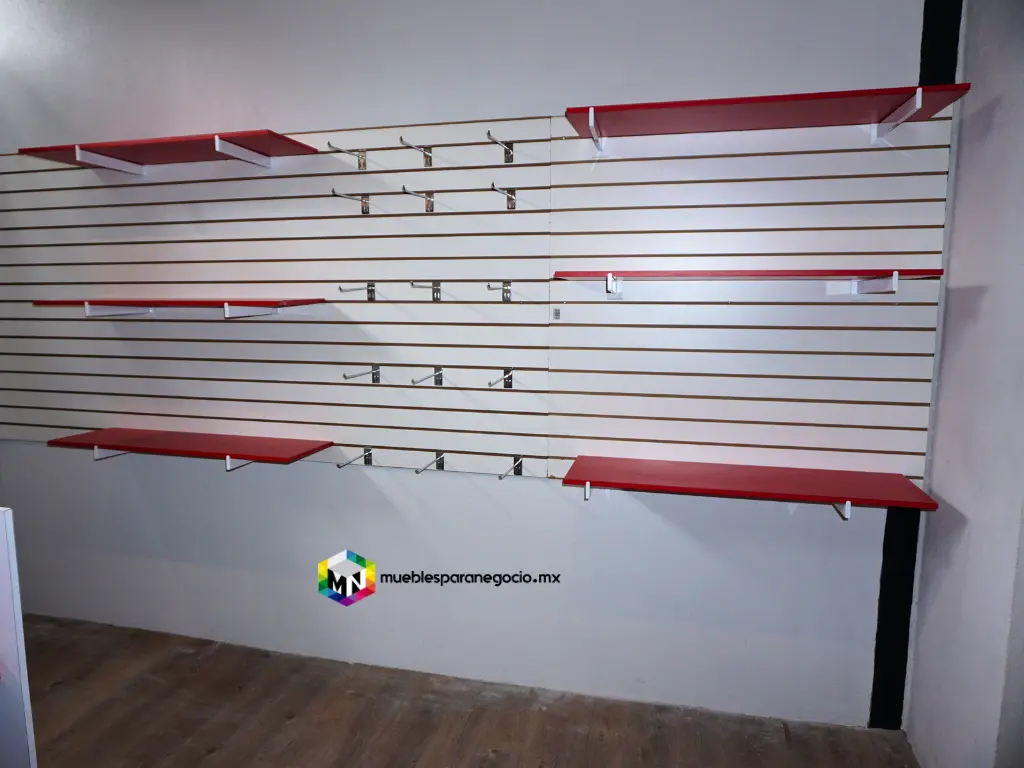 pared con panel ranurado